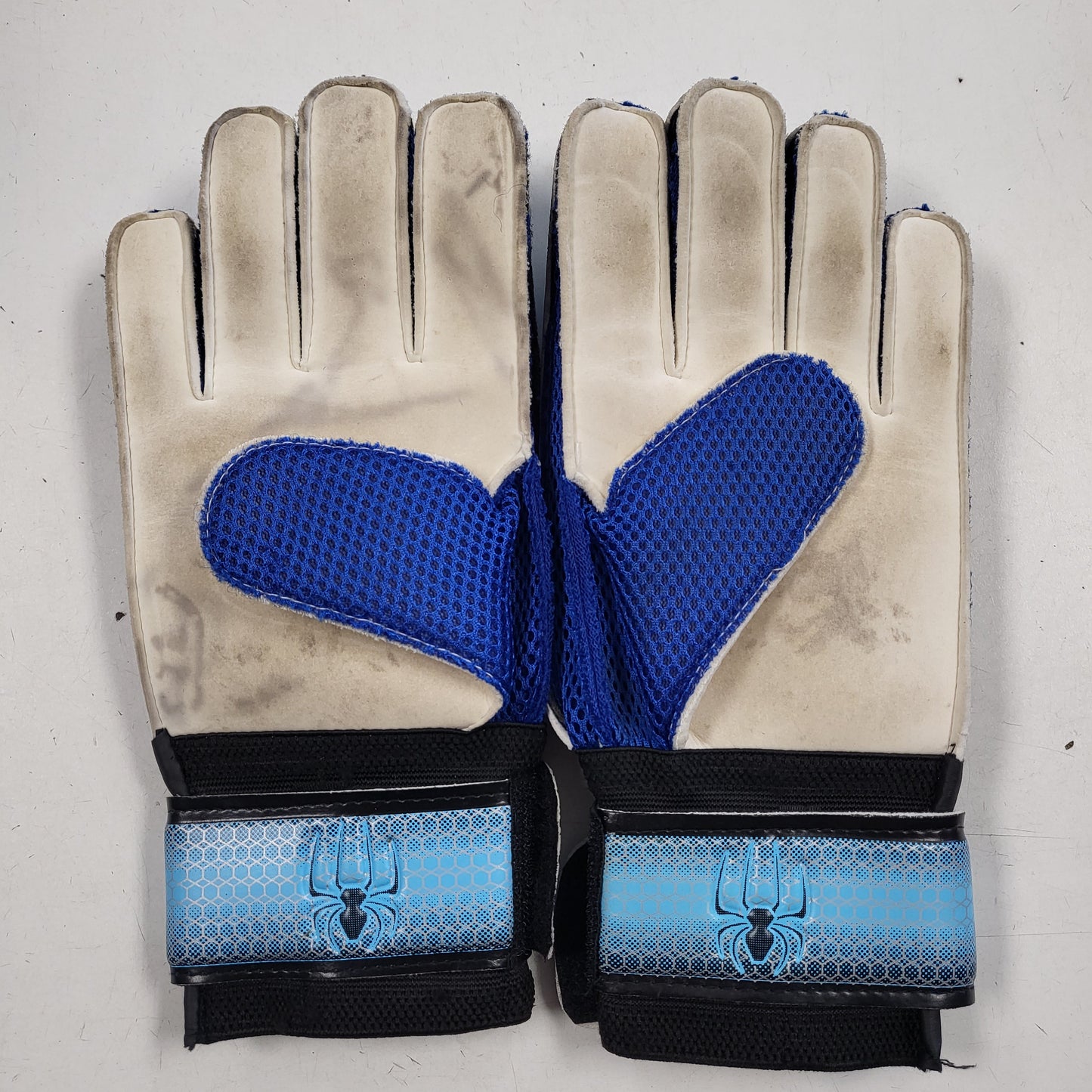 Used VKM Spider Size 8/Adult Medium Soccer Goalie Gloves